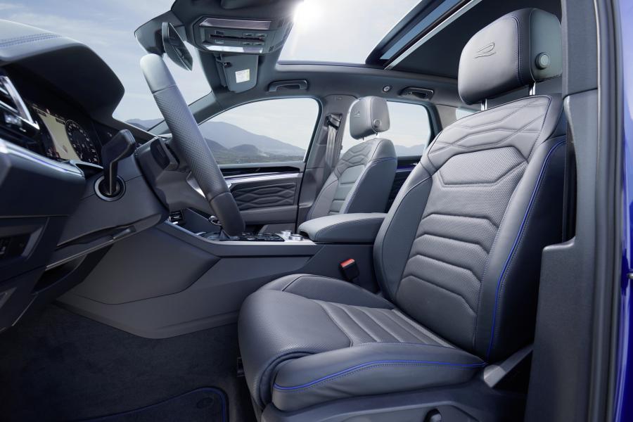 Интерьер Volkswagen Touareg R 2020 года  (WW) (фото 52 из 61)